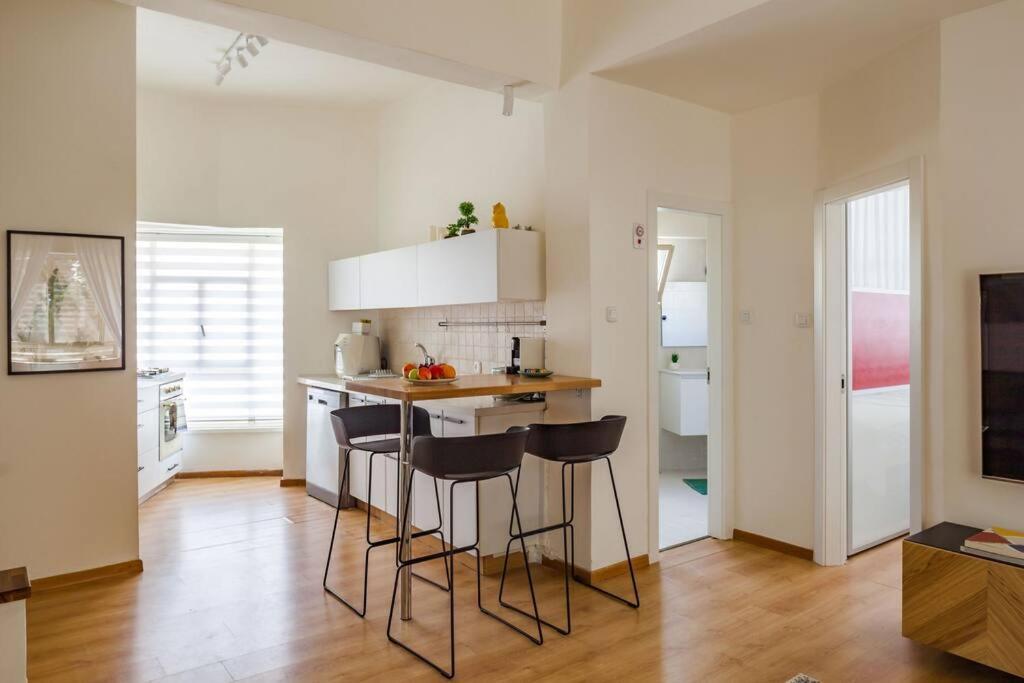 ^superior 1 Bedroom In The Heart Of The Old North^ Apartment