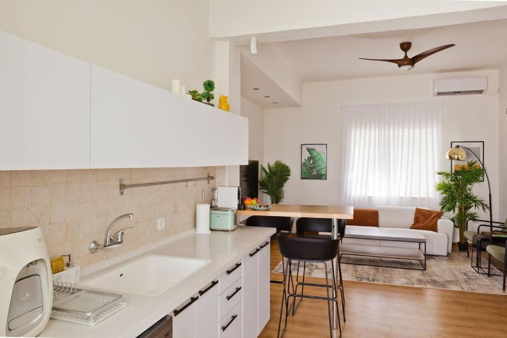 ^superior 1 Bedroom In The Heart Of The Old North^ Apartment Tel Aviv