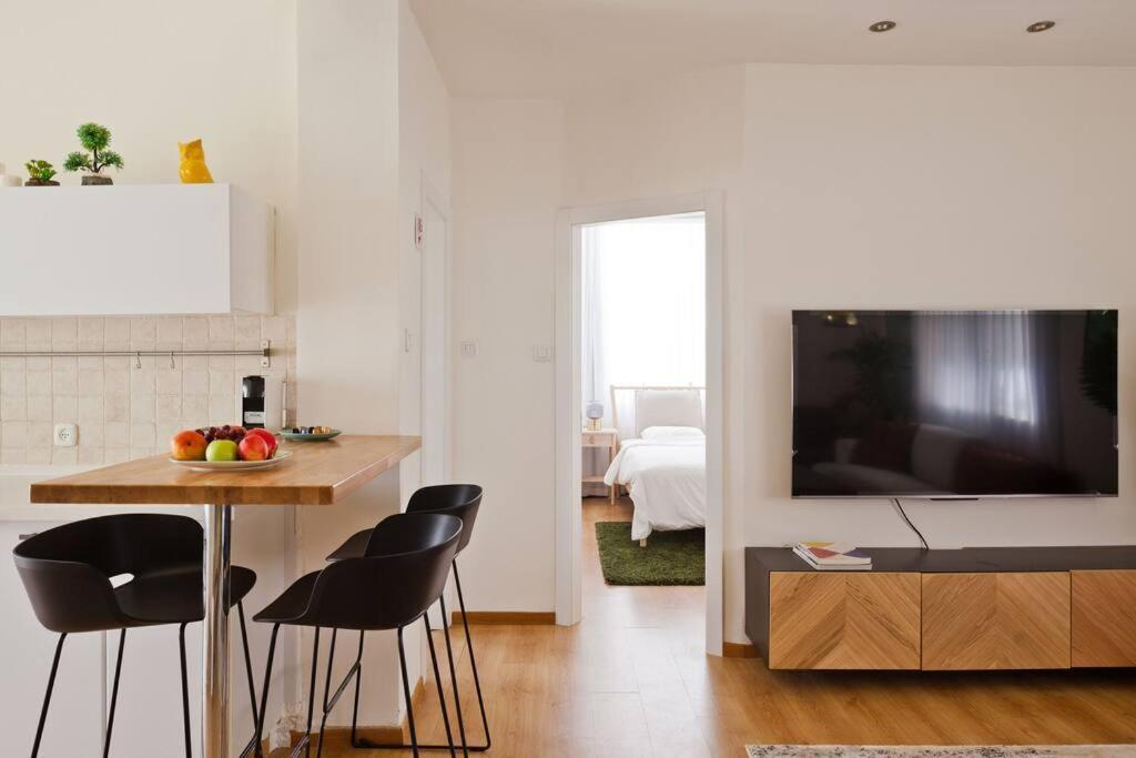 ^superior 1 Bedroom In The Heart Of The Old North^ Tel Aviv