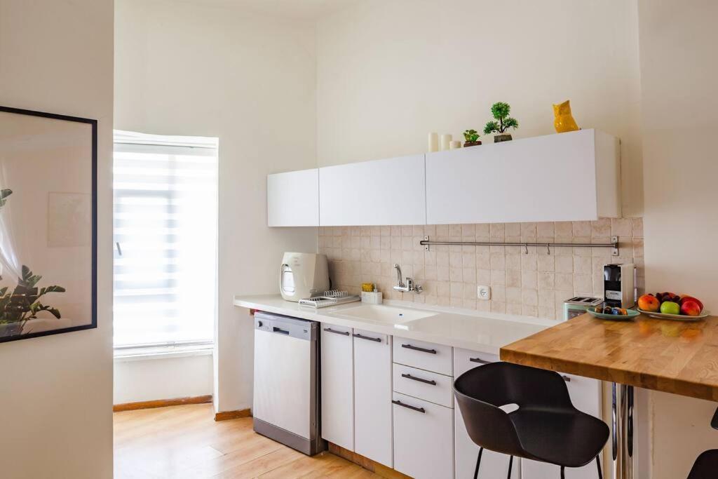 ^superior 1 Bedroom In The Heart Of The Old North^ Apartment